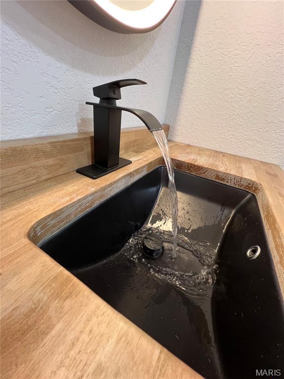 403 E Summit St, Doniphan, MO 63935 - bathroom view of a textured wall and a sink