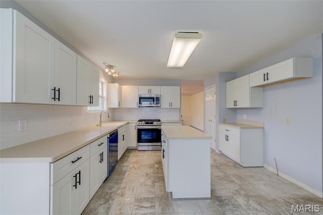 12118 Fahrpark Ln, Saint Louis, MO 63146 - kitchen with appliances with stainless steel finishes, tasteful backsplash, a center island, light countertops, and a sink