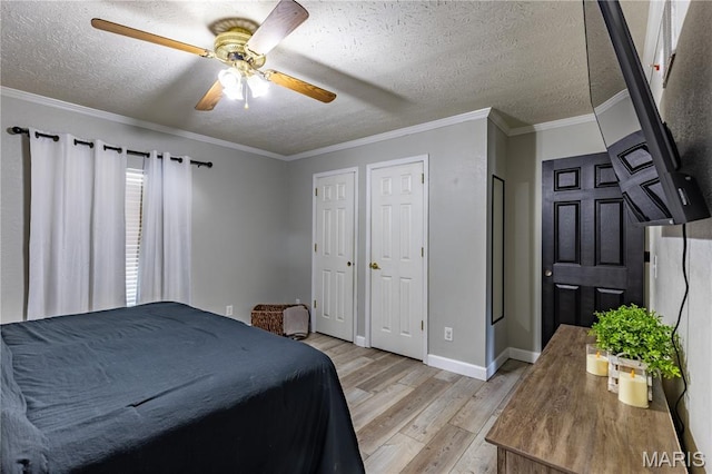 108 Karen St, Sikeston, MO 63801 - bedroom with light wood finished floors, a textured ceiling, crown molding, a ceiling fan, and baseboards