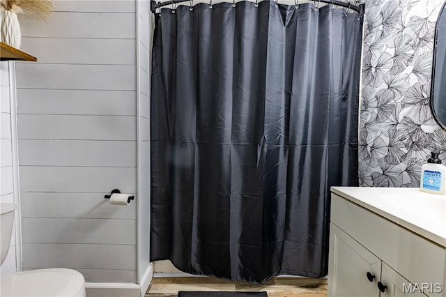 108 Karen St, Sikeston, MO 63801 - full bathroom featuring vanity, toilet, and a shower with curtain