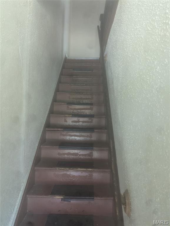 5257 Theodosia Ave, Saint Louis, MO 63113 - view of staircase