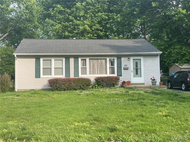 60 La Venta Dr, Florissant, MO 63031 - view of front facade featuring a front lawn and roof with shingles