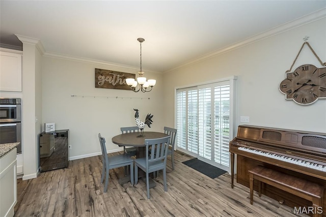 151 Wilmer Valley Dr, Wentzville, MO 63385 - dining area featuring a chandelier, light wood-style floors, crown molding, and baseboards