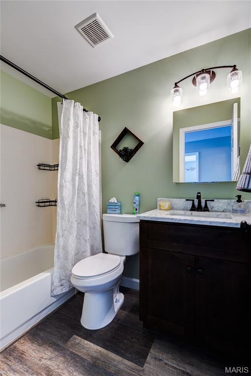 10 Forest Pine Ct, Ofallon, MO 63368 - bathroom with wood finished floors, vanity, and shower / bath combo