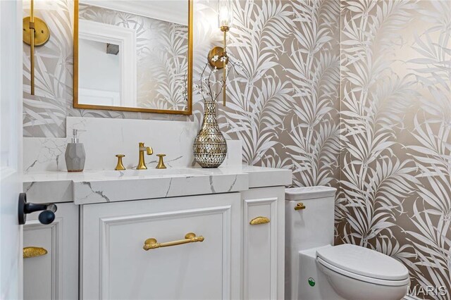 5425 Independence Rd, Weldon Spring, MO 63304 - bathroom with vanity, toilet, and wallpapered walls