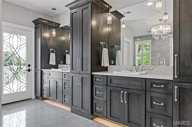 5425 Independence Rd, Weldon Spring, MO 63304 - full bath featuring vanity and a chandelier