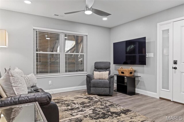 5425 Independence Rd, Weldon Spring, MO 63304 - living area with ceiling fan, wood finished floors, baseboards, and recessed lighting