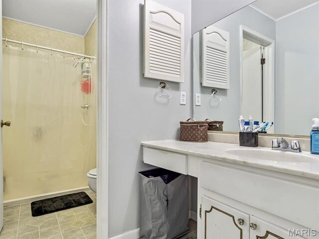 1667 Blue Ridge E, Saint Louis, MO 63125 - bathroom with toilet, vanity, crown molding, curtained shower, and baseboards