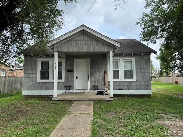 713 E Gladys St, Sikeston, MO 63801 - bungalow-style home with a shingled roof and a porch
