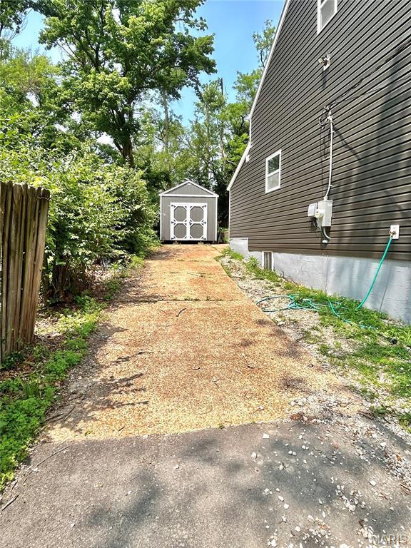 10643 Thorpe Ave, Saint Louis, MO 63114 - photo 3