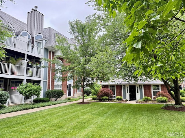4235 W Pine Blvd Unit 21, Saint Louis, MO 63108 - view of property's community featuring a lawn