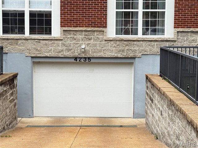 4235 W Pine Blvd Unit 21, Saint Louis, MO 63108 - view of garage