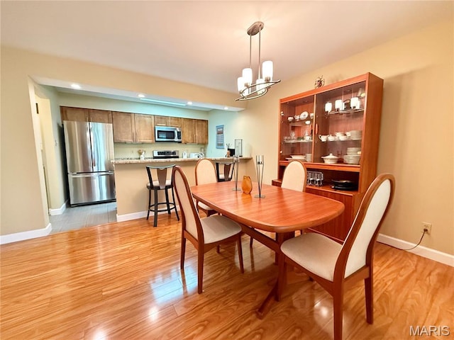 4235 W Pine Blvd Unit 21, Saint Louis, MO 63108 - dining area with a chandelier, baseboards, light wood-style flooring, and recessed lighting