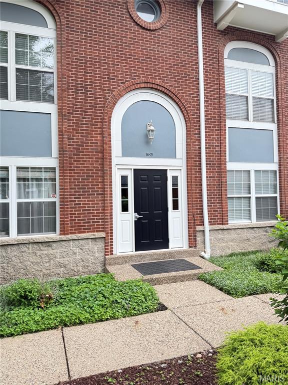 4235 W Pine Blvd Unit 21, Saint Louis, MO 63108 - entrance to property featuring brick siding