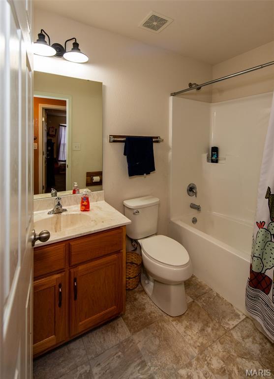 1532 Saint Charles Dr, Hillsboro, MO 63050