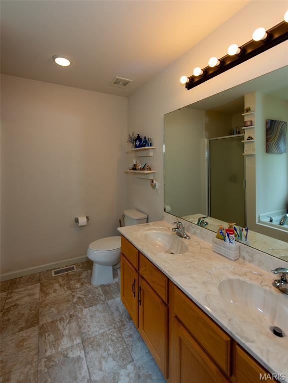 1532 Saint Charles Dr, Hillsboro, MO 63050