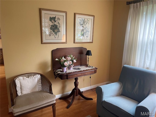1034 Chelsea Ave, Glendale, MO 63122 - sitting room featuring wood finished floors and baseboards