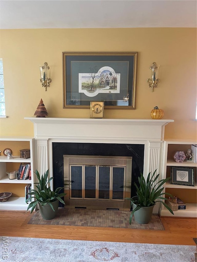 1034 Chelsea Ave, Glendale, MO 63122 - detailed view of a fireplace with flush hearth and wood finished floors