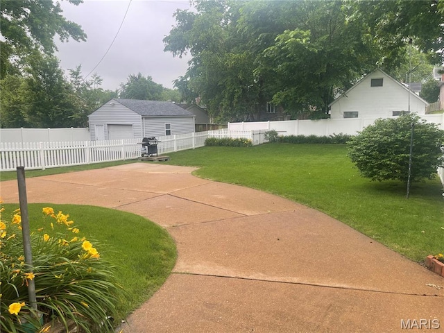 1034 Chelsea Ave, Glendale, MO 63122 - view of yard with an outdoor structure