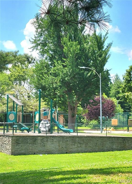 1928 Arsenal St, Saint Louis, MO 63118 - view of community play area