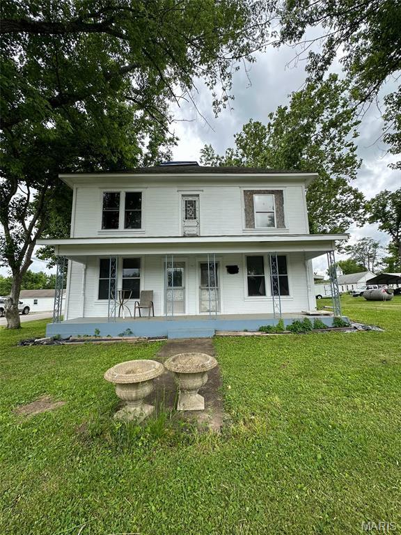 3120 2nd St, Doe Run, MO 63637 - view of front of property featuring a porch and a front lawn
