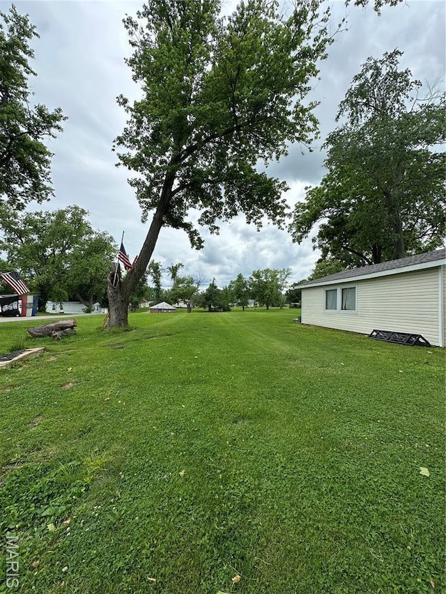 3120 2nd St, Doe Run, MO 63637 - view of grassy yard