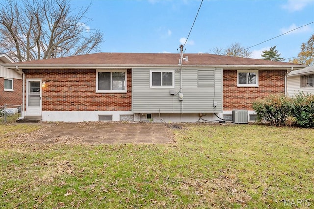 7 Flamingo Dr, Hazelwood, MO 63042 - back of property with a yard and brick siding