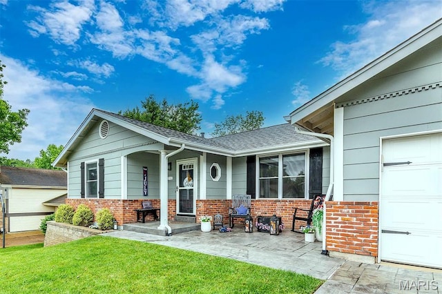 713 Settler Rd, Fenton, MO 63026 - view of front facade with brick siding and a front lawn
