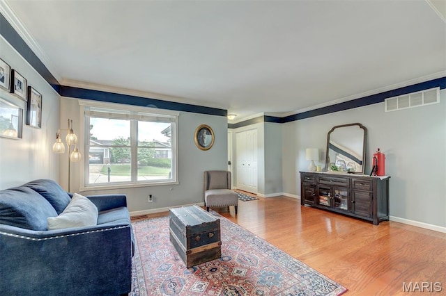 713 Settler Rd, Fenton, MO 63026 - living area with light wood finished floors and crown molding