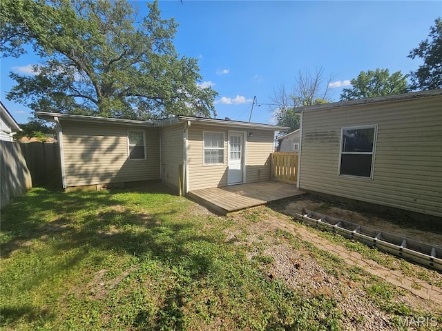 939 Green Mount Ln, Belleville, IL 62220 - back of house featuring a wooden deck