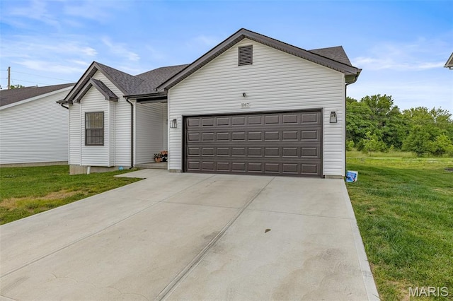 view of front of house featuring a front lawn, an attached garage, and concrete driveway