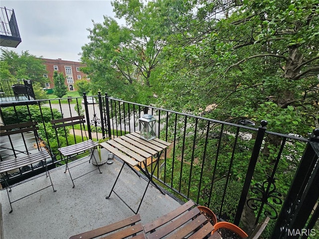 6240 Rosebury Ave Unit 2E, Saint Louis, MO 63105 - view of balcony