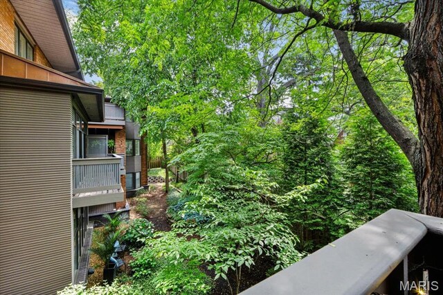 155 N Hanley Rd Unit 207, Saint Louis, MO 63105