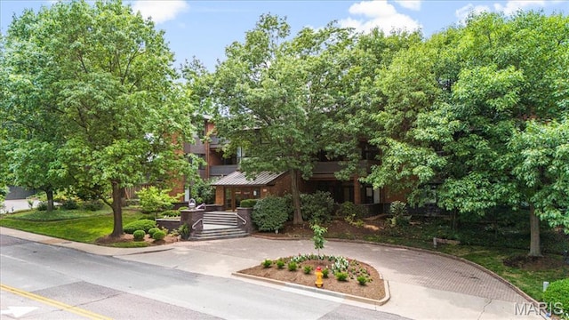 155 N Hanley Rd Unit 207, Saint Louis, MO 63105