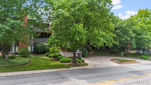 155 N Hanley Rd Unit 207, Saint Louis, MO 63105