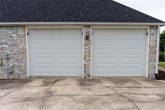 103 Woodland Ln, Saint Robert, MO 65584 - garage with concrete driveway