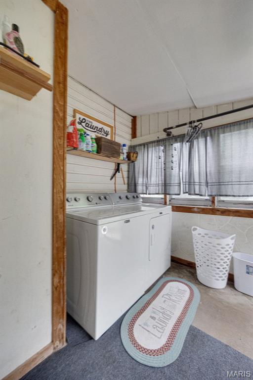 19185 Highway Hwy, Arcadia, MO 63621 - laundry area featuring washing machine and clothes dryer