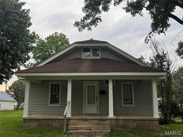 334 E Kathleen St, Sikeston, MO 63801 - bungalow-style home with covered porch