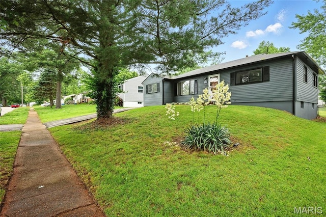 1005 Edgehill Dr, Ferguson, MO 63135 - ranch-style house featuring a front yard