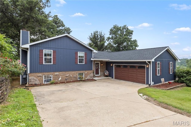 818 Sheraton Ln, Herculaneum, MO 63048 - tri-level home featuring driveway, an attached garage, a chimney, and a front yard