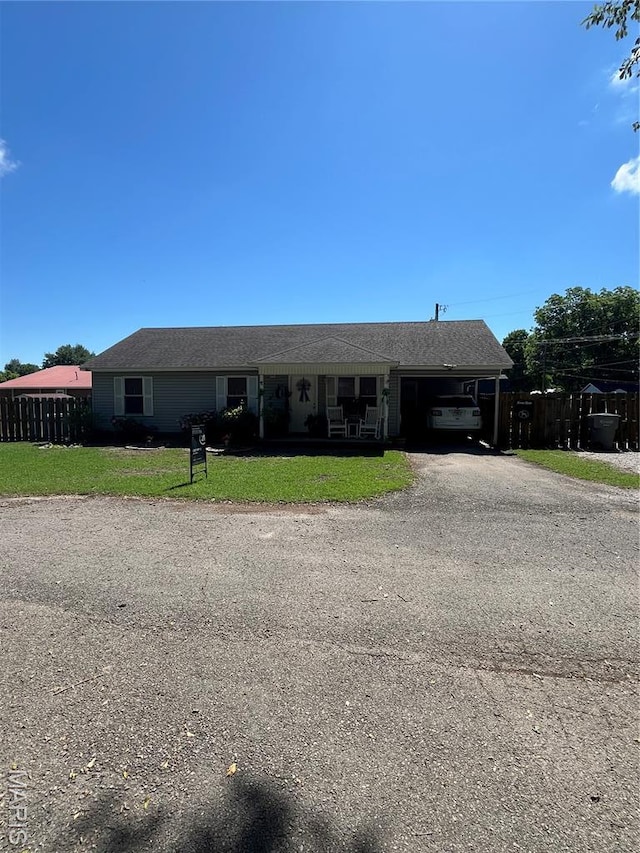 1600 Jennifer Ln, Kennett, MO 63857 - ranch-style home with driveway and an attached carport