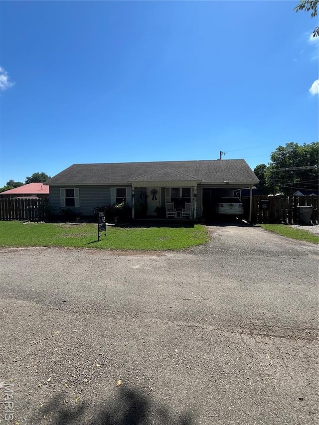 1600 Jennifer Ln, Kennett, MO 63857 - ranch-style house with driveway