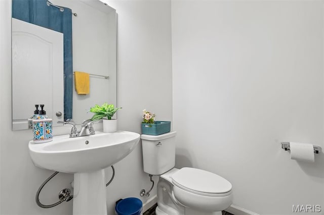 708 Kenmare Ct, Ofallon, MO 63368 - half bath featuring baseboards and toilet