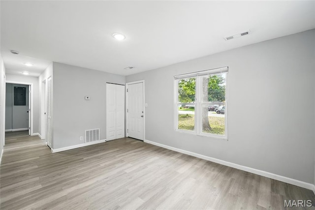 260 S Hartnett Ave, Saint Louis, MO 63135 - empty room featuring wood finished floors, a smoke detector, and recessed lighting