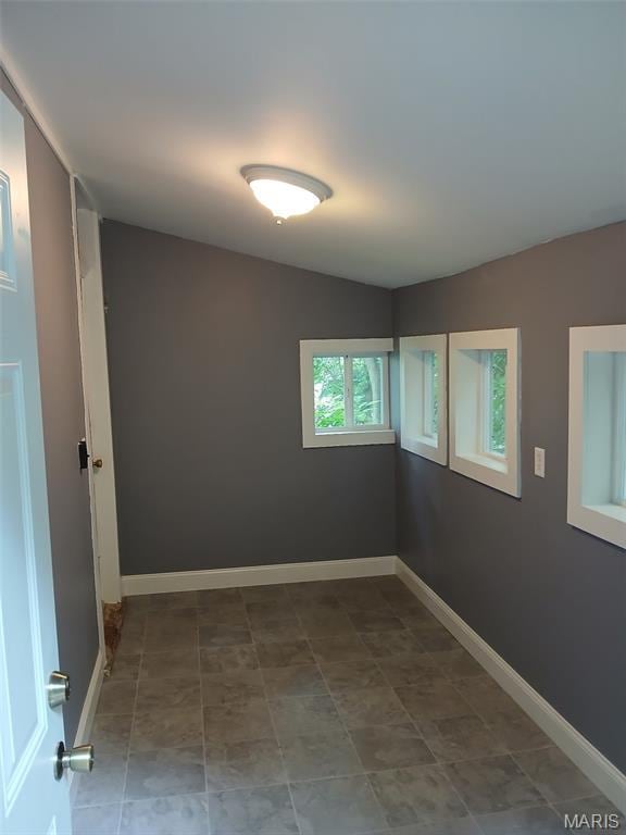 111 N Levering Ave, Hannibal, MO 63401 - empty room featuring baseboards