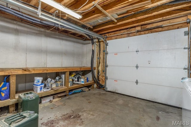 25350 Englewood Ln, Lebanon, MO 65536 - view of garage