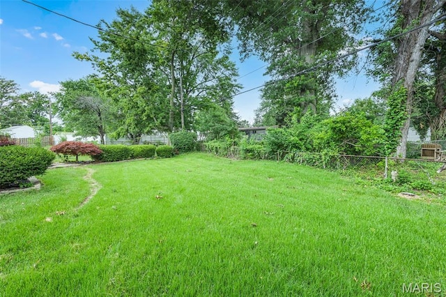 1385 Mallard Ln, Florissant, MO 63031 - view of yard