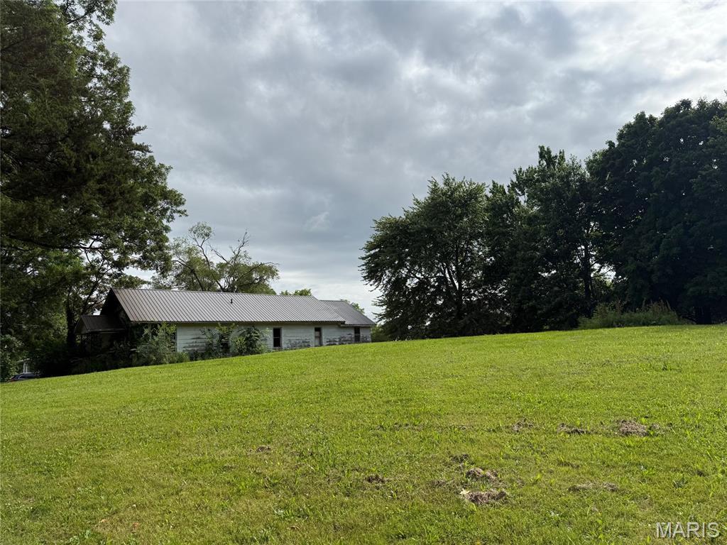 1208 W Gallatin St, Vandalia, IL 62471 - view of green lawn