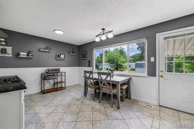 12006 Glengrove Dr, Maryland Heights, MO 63043 - dining area featuring a textured ceiling and light tile patterned flooring