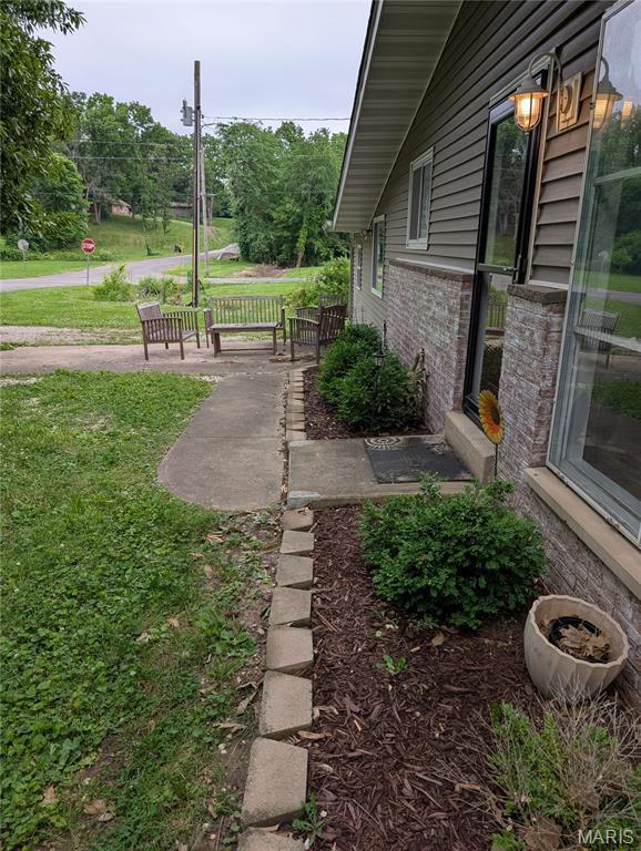 326 S Elm St, Bethalto, IL 62010 - view of green lawn